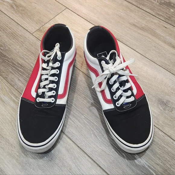 Vans Men's Black, White, and Red Sneakers Size 11.5 - Picture 2 of 9